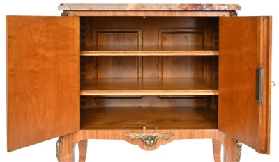 Credenza intarsiata in stile di transizione 