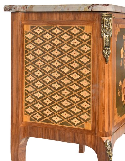 Credenza intarsiata in stile di transizione 