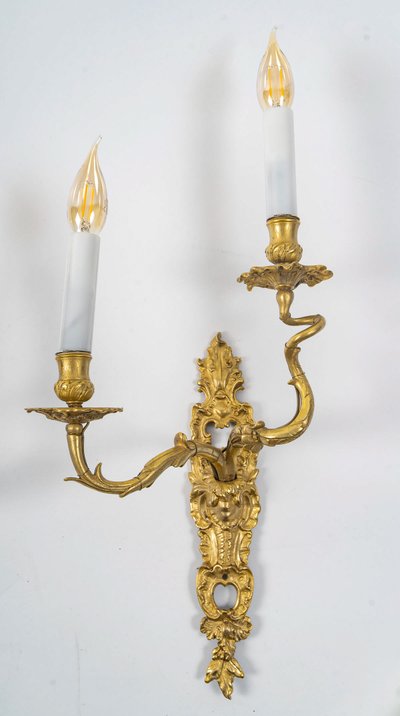 Paire d'Appliques en Bronze Doré d’époque Louis XV au C Couronné vers 1745-1749