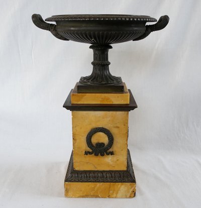 Grande Tazza in bronzo patinato e marmo giallo di Siena - stile Impero, periodo Carlo X