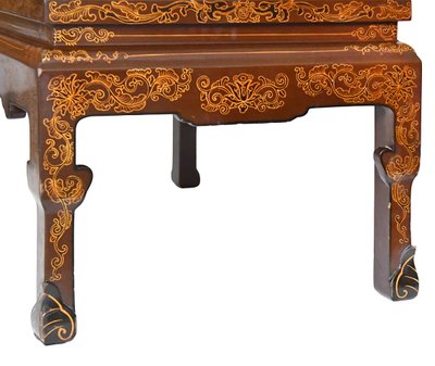 Table basse chinoise peinte et laquée à décor de scènes de vie 