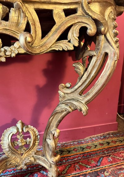 Console en bois doré, époque Louis XV