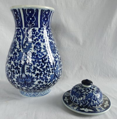 Paire de grandes potiches en porcelaine Bleu de Hué - Chine - 44cm