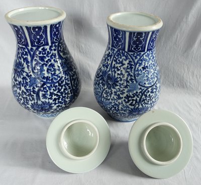 Paire de grandes potiches en porcelaine Bleu de Hué - Chine - 44cm