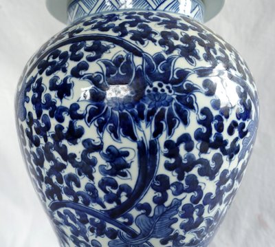 Paire de grandes potiches en porcelaine Bleu de Hué - Chine - 44cm