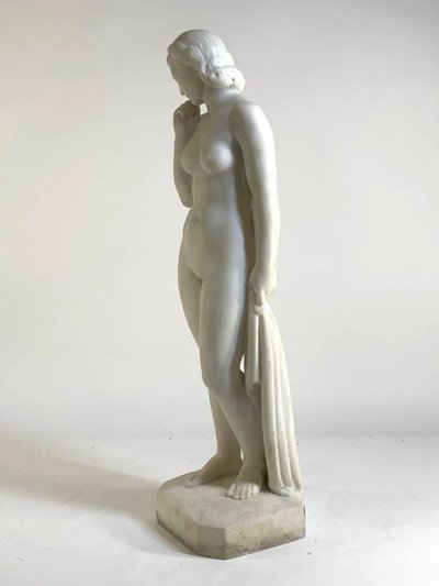 Bather – A Refined Sculpture in Carrara Marble by Cipriani Ugo di Meneville