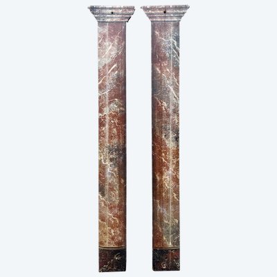 Paires de colonnes de scène en bois peintes en faux marbre et d’après l’Antique