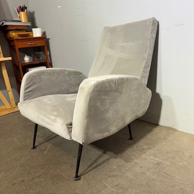 Fauteuil « Gigi Radice » des années 50 en gris. Jambes de fer 