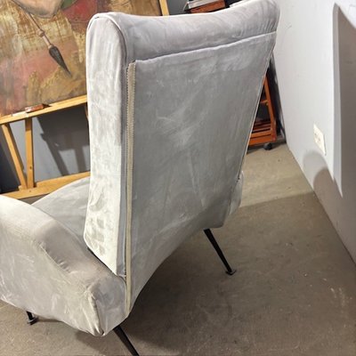 Fauteuil « Gigi Radice » des années 50 en gris. Jambes de fer 