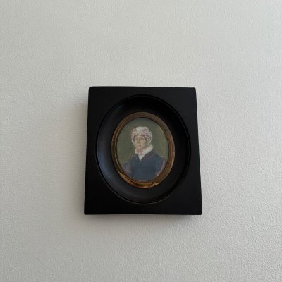 Miniature portrait de femme avec une coiffe première partie XIXe