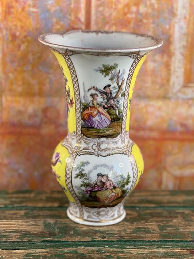 Vase en Porcelaine de Dresden – Manufacture Helena Wolfsohn – Vers 1880