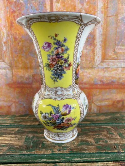 Vase en Porcelaine de Dresden – Manufacture Helena Wolfsohn – Vers 1880