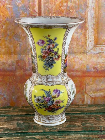 Vase en Porcelaine de Dresden – Manufacture Helena Wolfsohn – Vers 1880