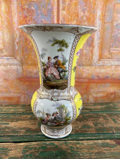 Vase en Porcelaine de Dresden – Manufacture Helena Wolfsohn – Vers 1880