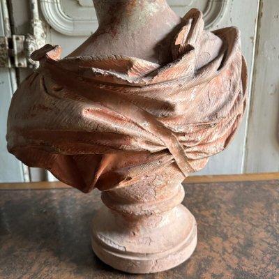 Busto in terracotta di una donna in costume di Jean-Baptiste Clésinger