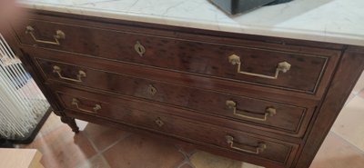 Louis XVI chest of drawers in speckled mahogany