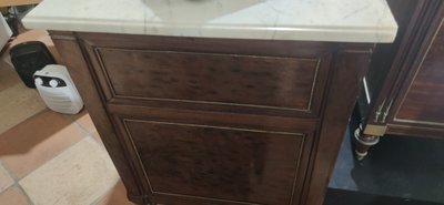 Louis XVI chest of drawers in speckled mahogany