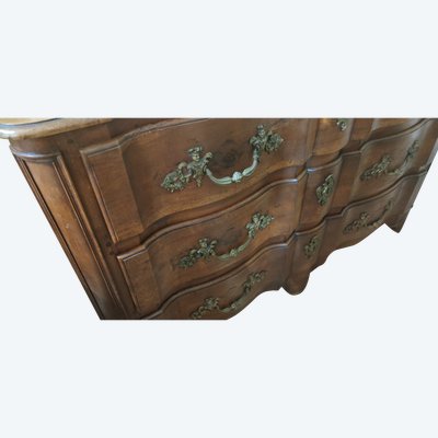 Grande commode en noyer XVIII°