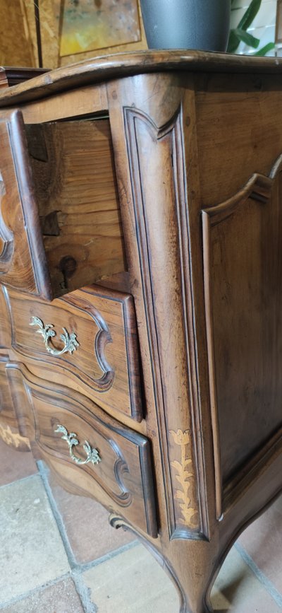 18th century walnut crossbow chest of drawers