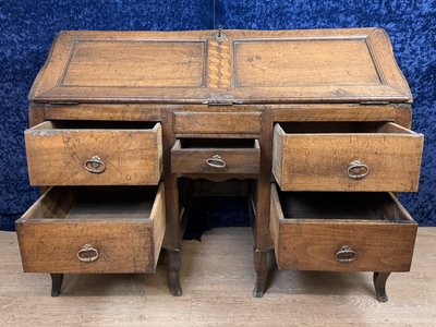 Bordeaux Louis XV period curved sloping desk in solid walnut circa 1750