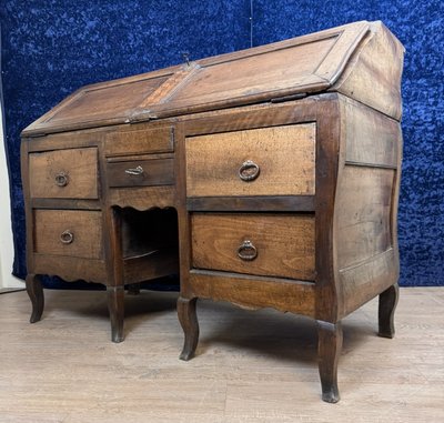 Bordeaux Louis XV period curved sloping desk in solid walnut circa 1750