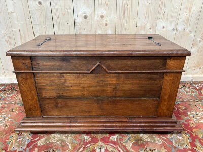 Small wood or toy chest