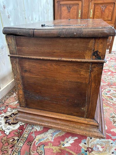 Small wood or toy chest