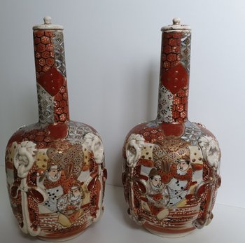 Kyoto Satsuma: pair of mirrored bottle vases with applique decoration (ca. 1910).