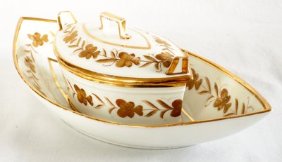 Paris porcelain butter dish from the Directoire period, late 18th century, in the Locré style