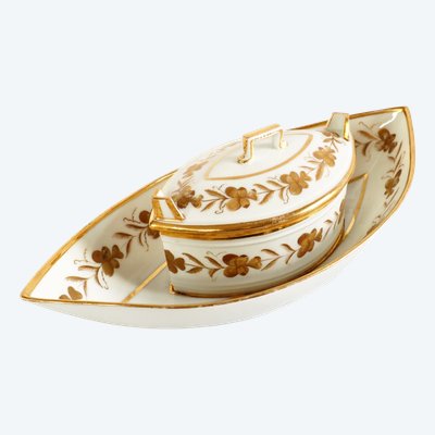 Paris porcelain butter dish from the Directoire period, late 18th century, in the Locré style