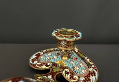 Antiker Kerzenständer aus vergoldeter Bronze und Cloisonné-Emaille, herzförmig, Stil Napoleon III, spätes 19. Jahrhundert 