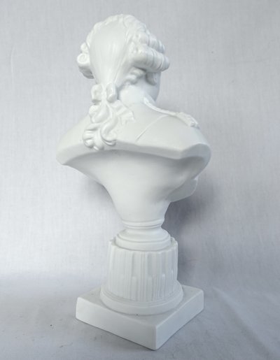 Bust of King Louis XVI in biscuit porcelain, a historical royalist souvenir