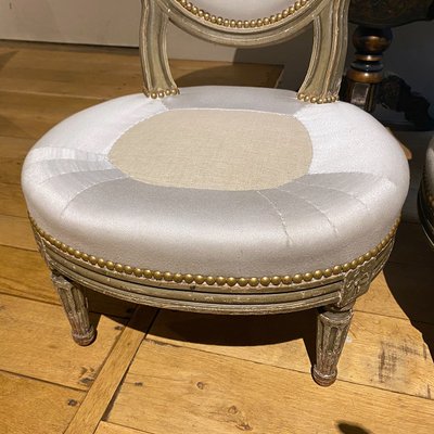 Paar Sessel im Louis XVI-Stil mit Medaillonrückenlehnen, um 1900