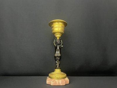 Élégant vide-poches en bronze doré et patiné avec putti – style XIXe siècle