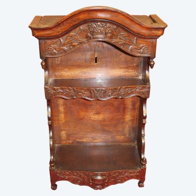 Estanier Provençal galbé de style Louis XV en bois naturel sculpté époque 19ème