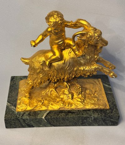 Scultura in bronzo dorato Bacco o putto su capra XIX secolo