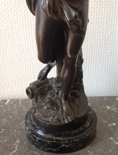 Bronzo del XIX secolo con patina marrone raffigurante un baccanale secondo Clodio