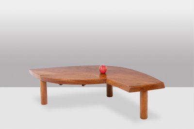 Pierre Chapo. Table basse modèle « T22 » en orme. Années 1980 LS64004159K