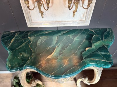 Console sculptée datant du 19e siècle belle patine, marbre vert 