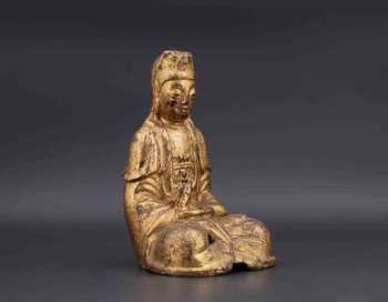 Gold lacquered bronze Guanyin, 18th century