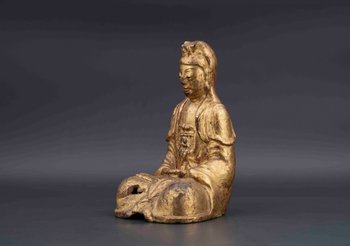 Gold lacquered bronze Guanyin, 18th century