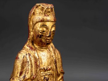 Gold lacquered bronze Guanyin, 18th century