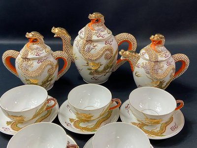 Servizio da tè in porcellana giapponese Satsuma con decorazione di draghi e geishe in litofane