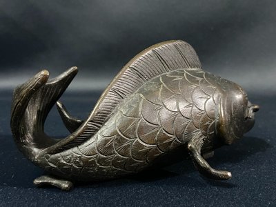 Soggetto di carpa in bronzo Giappone Meiji fine XIX secolo