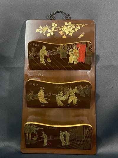 Selezionatore di lettere a 3 livelli in legno laccato con figure dorate Giappone Meiji