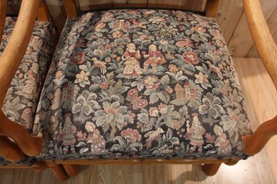 Pair De Fauteuils De Style Louis XIII En Os De Mouton, Tapisserie Au Point