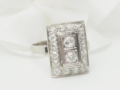 Anello Art Déco in oro bianco e platino, diamanti