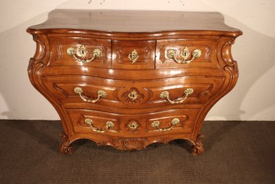  18th century Bordeaux chest of drawers
