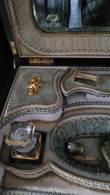 Necessaire à couture Napoleon 3 , Interieur in schönem Erhaltungszustand