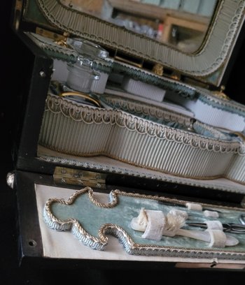 Necessaire à couture Napoleon 3 , Interieur in schönem Erhaltungszustand